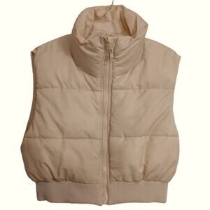 Cream color cropped puffy vest size small zipper one interior pocket
